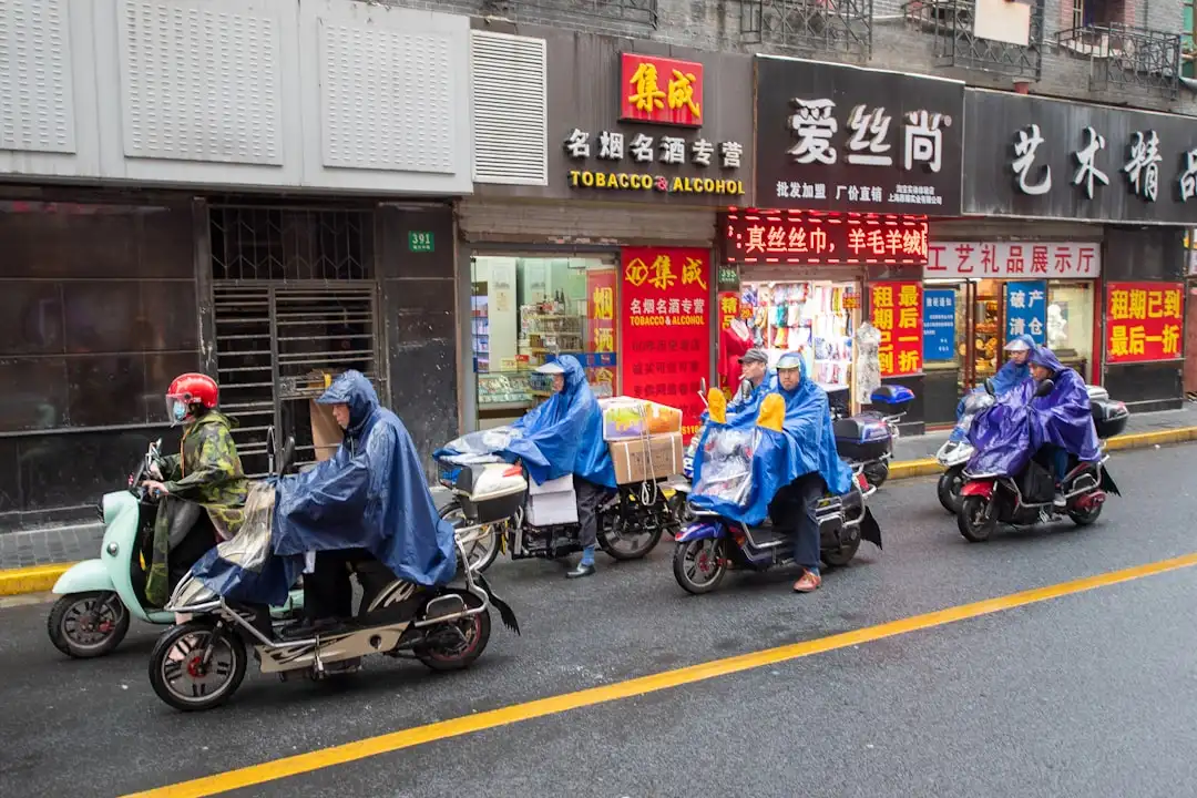 2025年旅游服务行业新规解读:司机兼导游模式合规要点分析